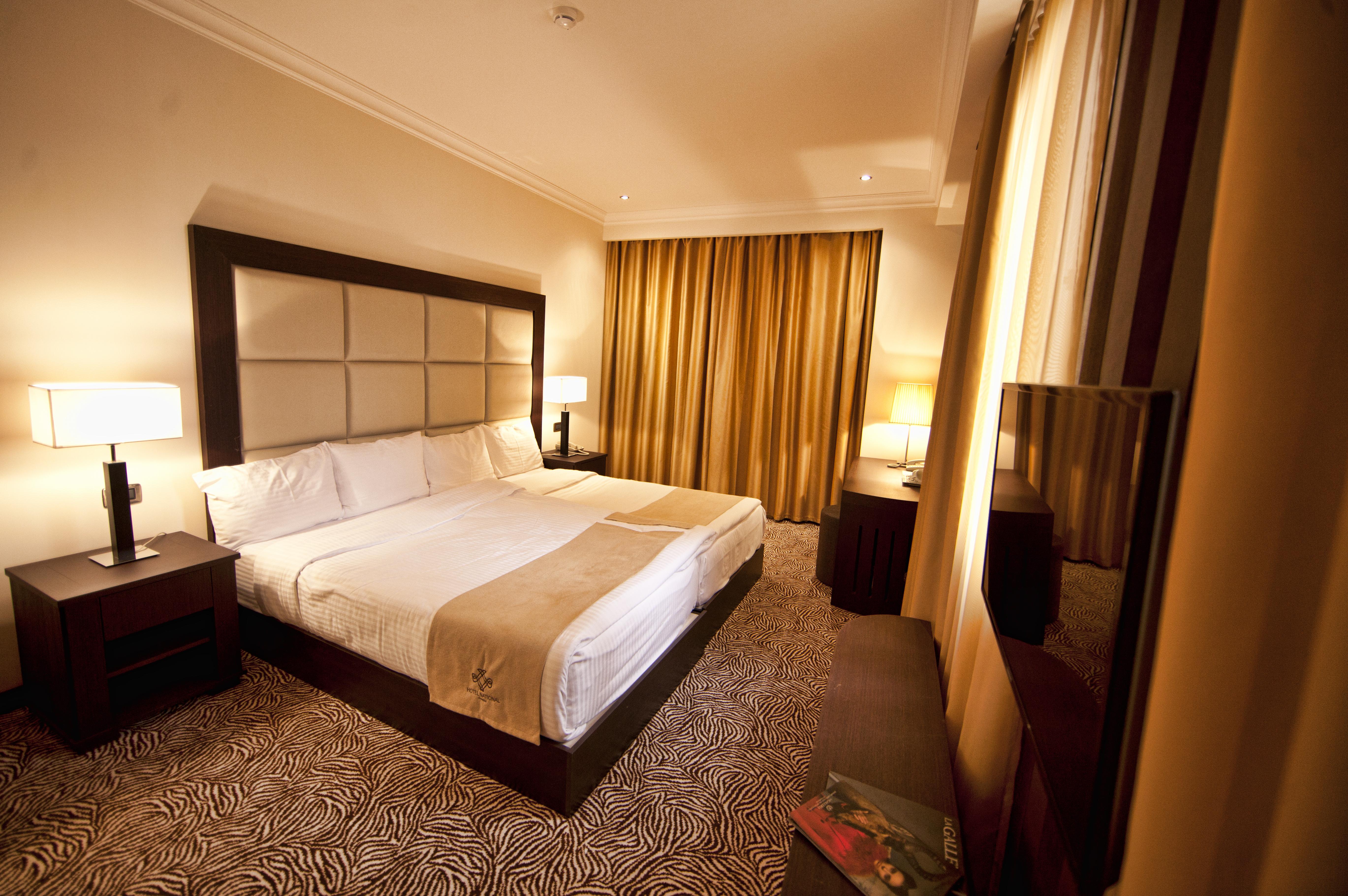 Hotel National Erivan Exterior foto A bedroom at the hotel