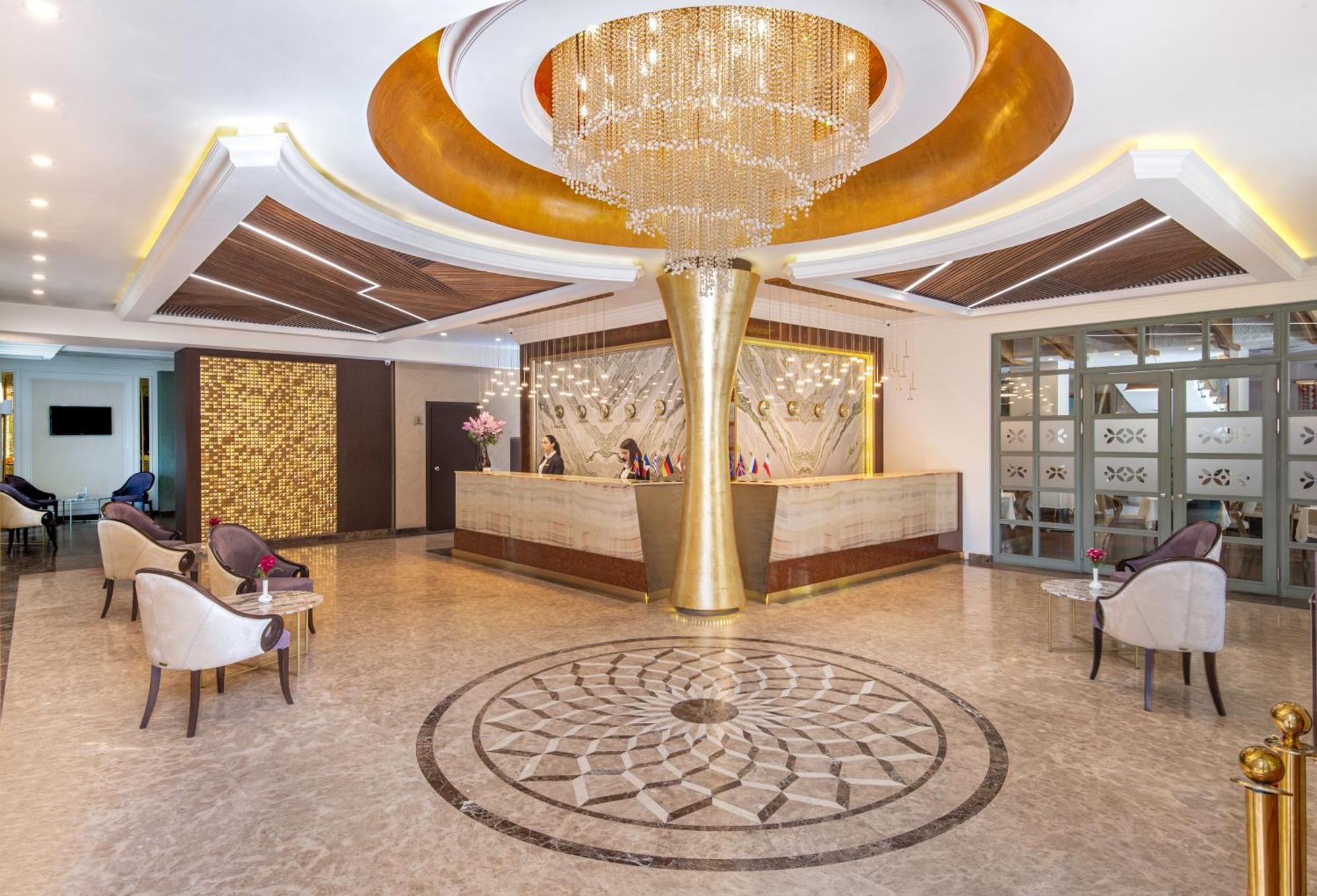 Hotel National Erivan Exterior foto Lobby