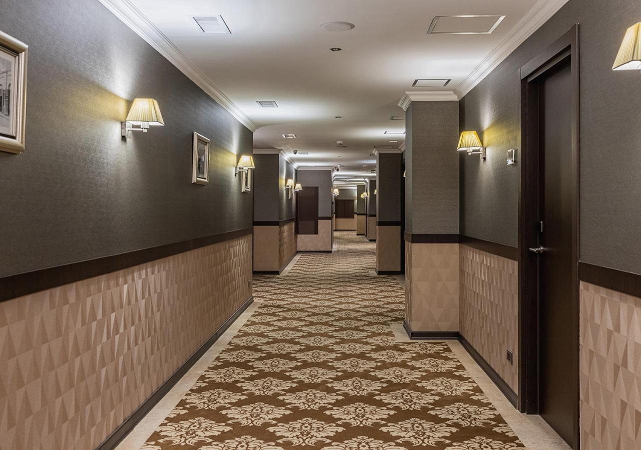 Hotel National Erivan Exterior foto A carpet in a hotel