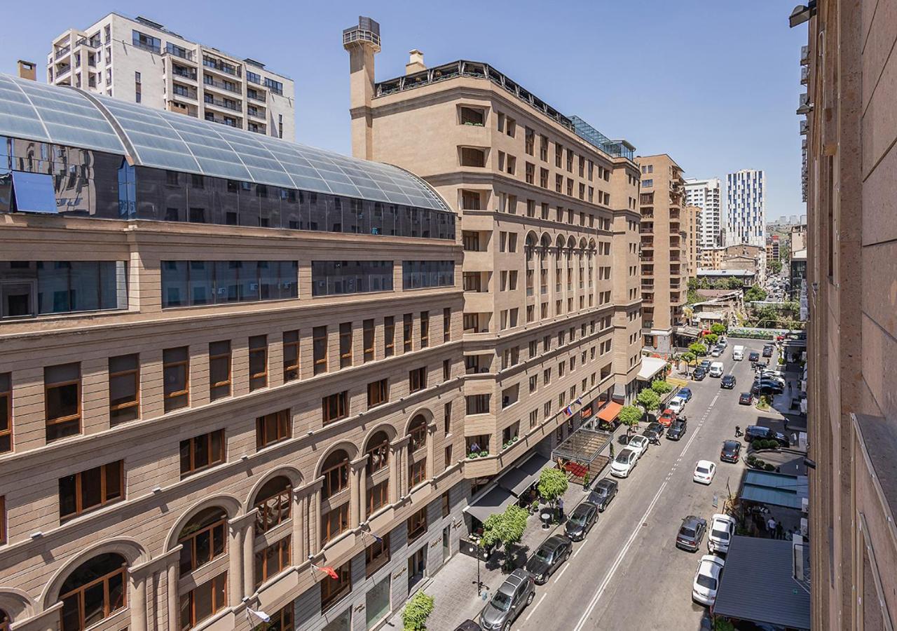 Hotel National Erivan Exterior foto The hotel in 2012