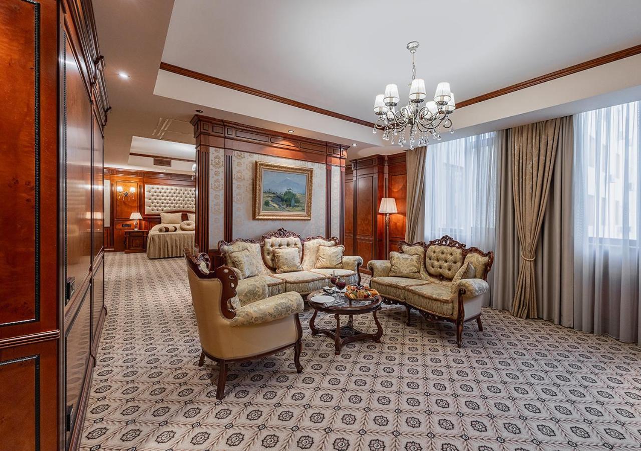Hotel National Erivan Exterior foto Suite