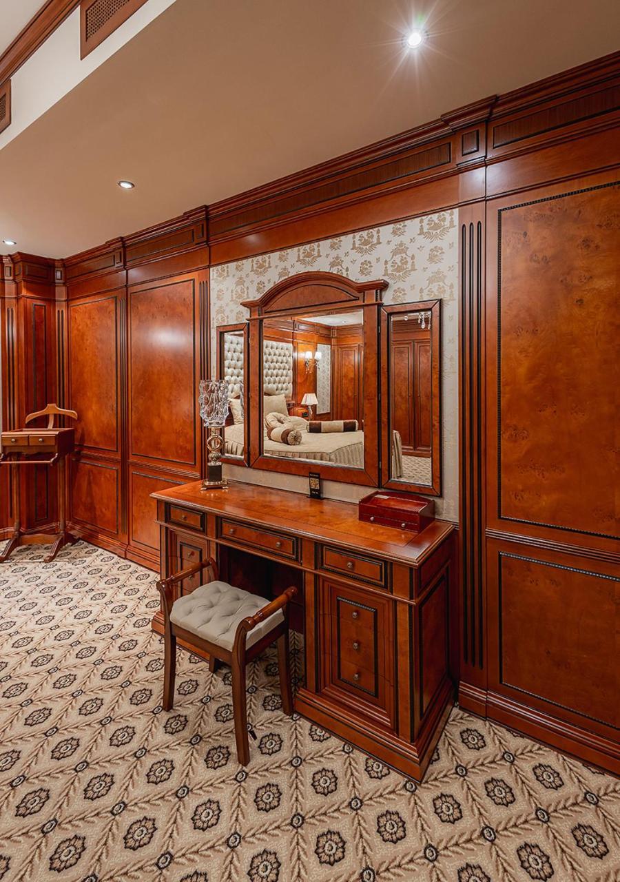 Hotel National Erivan Exterior foto Dressing table
