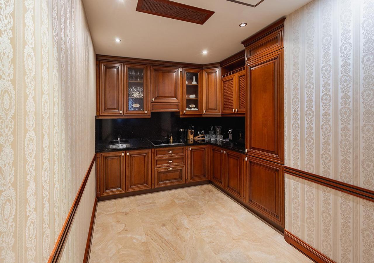 Hotel National Erivan Exterior foto A butler's pantry