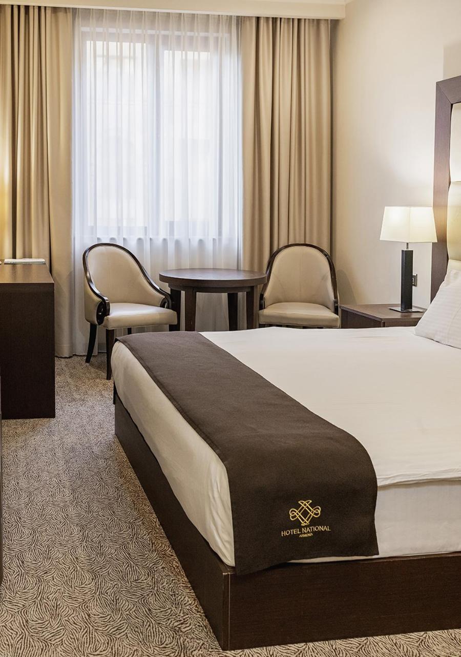 Hotel National Erivan Exterior foto A room at the hotel