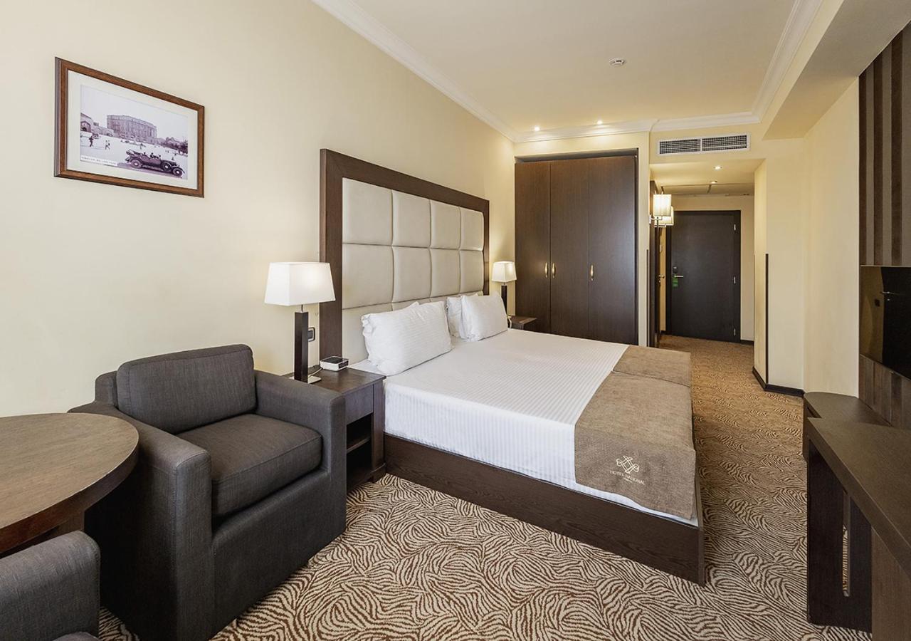 Hotel National Erivan Exterior foto A room at the Radisson Blu Hotel, Tbilisi